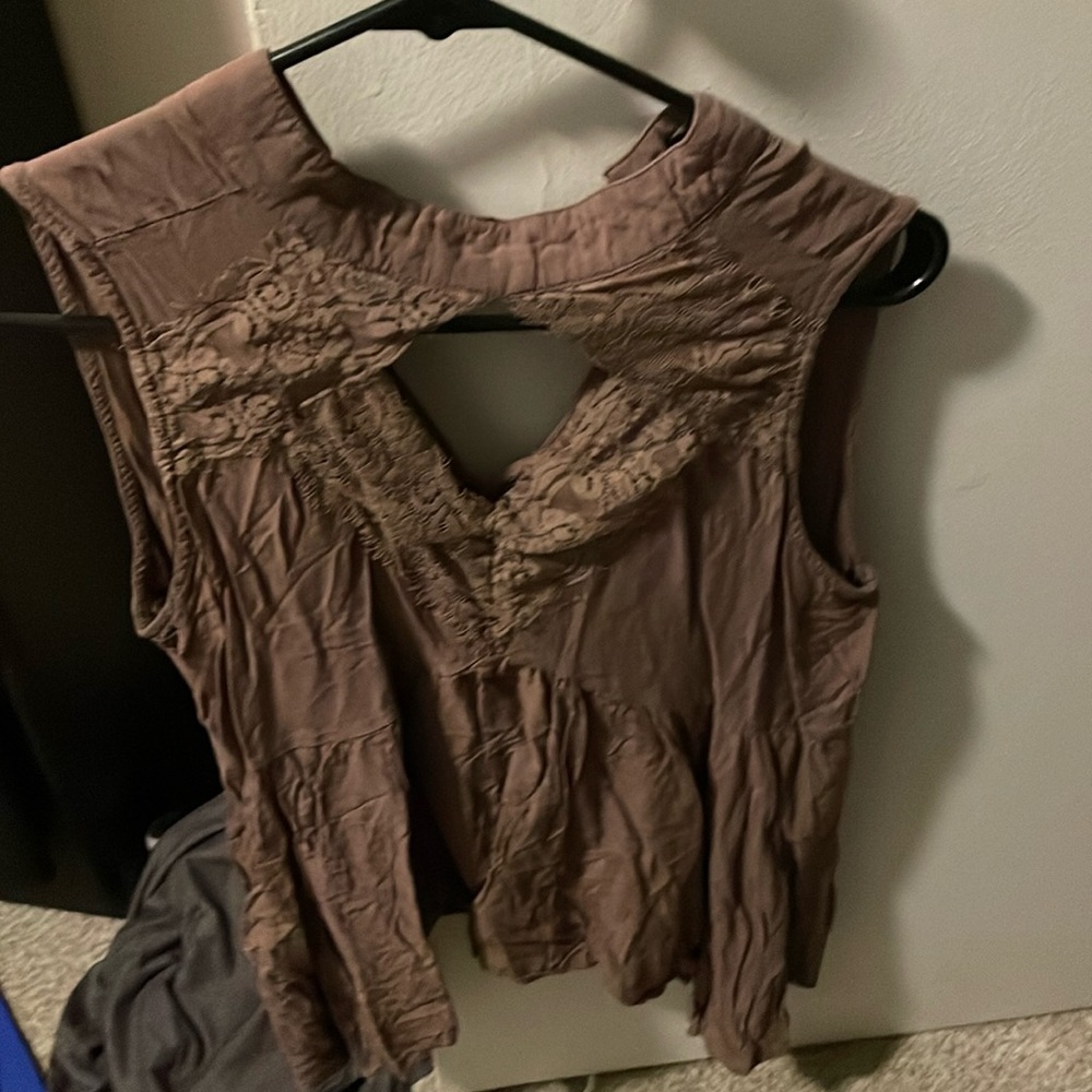 Vintage look, brown sleeveless shirt